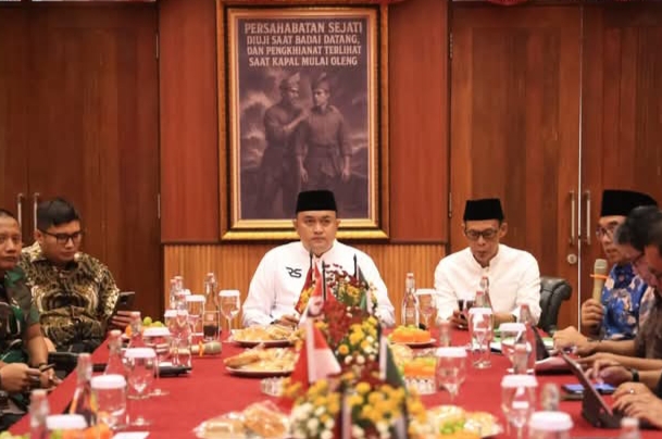 Bupati Bogor Rudi Susmanto Dan Wakil Bupati Ade Ruhandi memimpin rapat