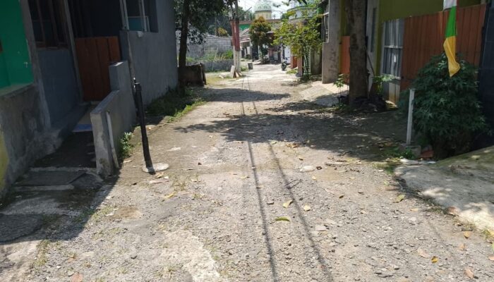 Kasi Ekbang Kecamatan Bojonggede Janji Survey Jalan Lingkungan Rusak Parah Di Perumahan Villa Mutiara 2 Tapi Belum Muncul
